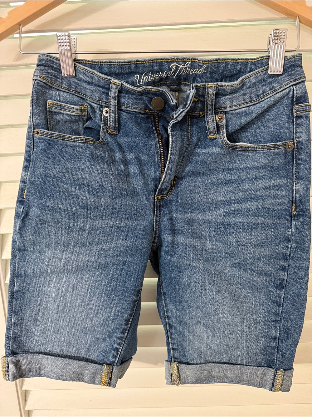 Universal Thread Women's Medium Blue Boyfriend Denim High-rise Bermuda Shorts